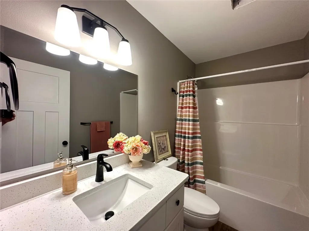 Main Level Bath.
Pictures of neighboring unit.