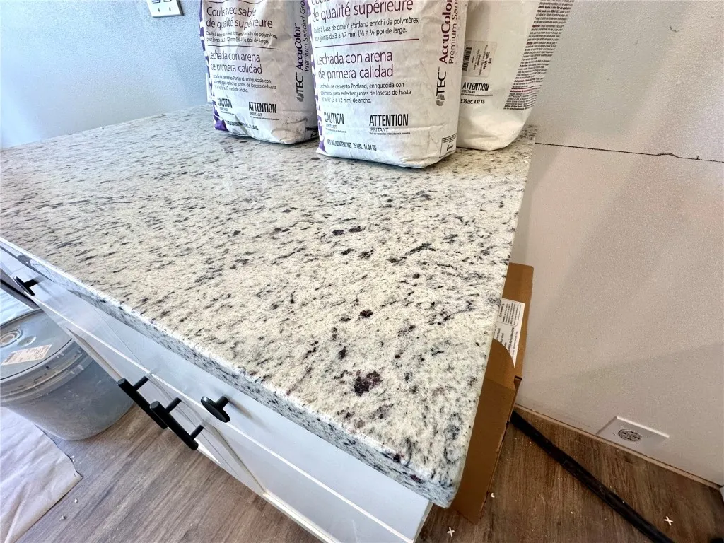 Granite to be installed in 914 Juneberry Dr property.