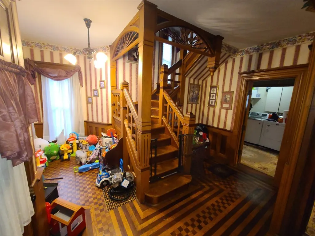 EntryWay & Staircase