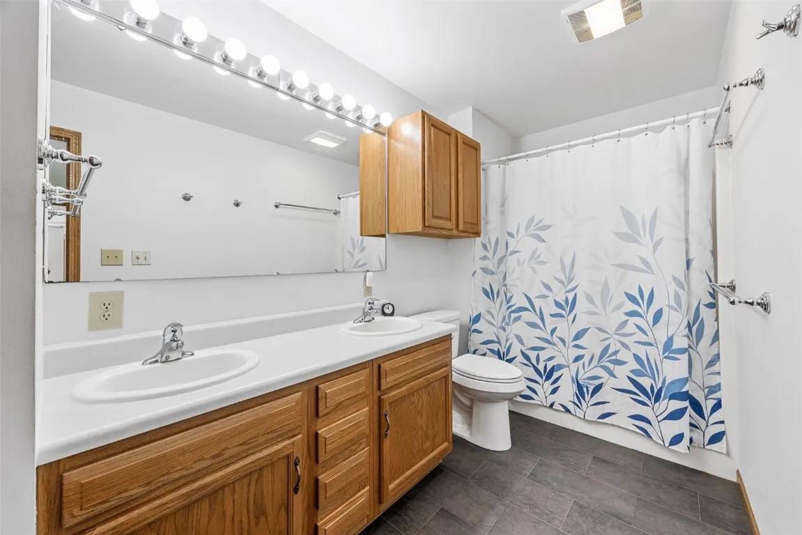 Main floor hall, full bath