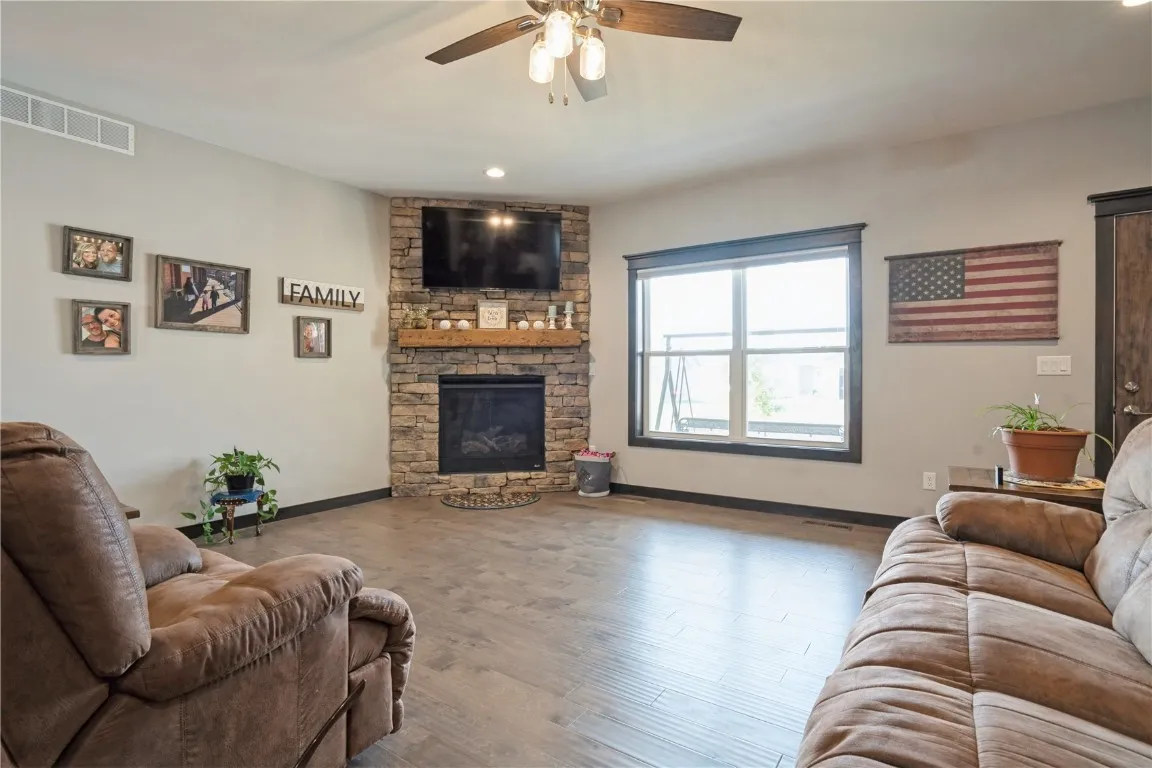 living room, gas fireplace