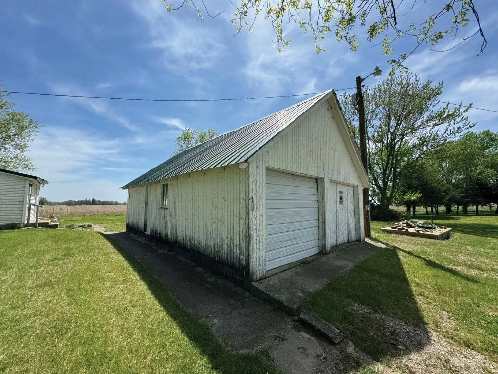 Detached Garage