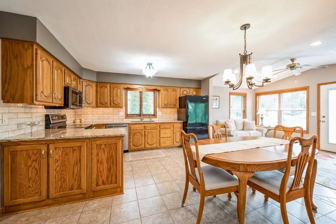 Kitchen/Dining Room