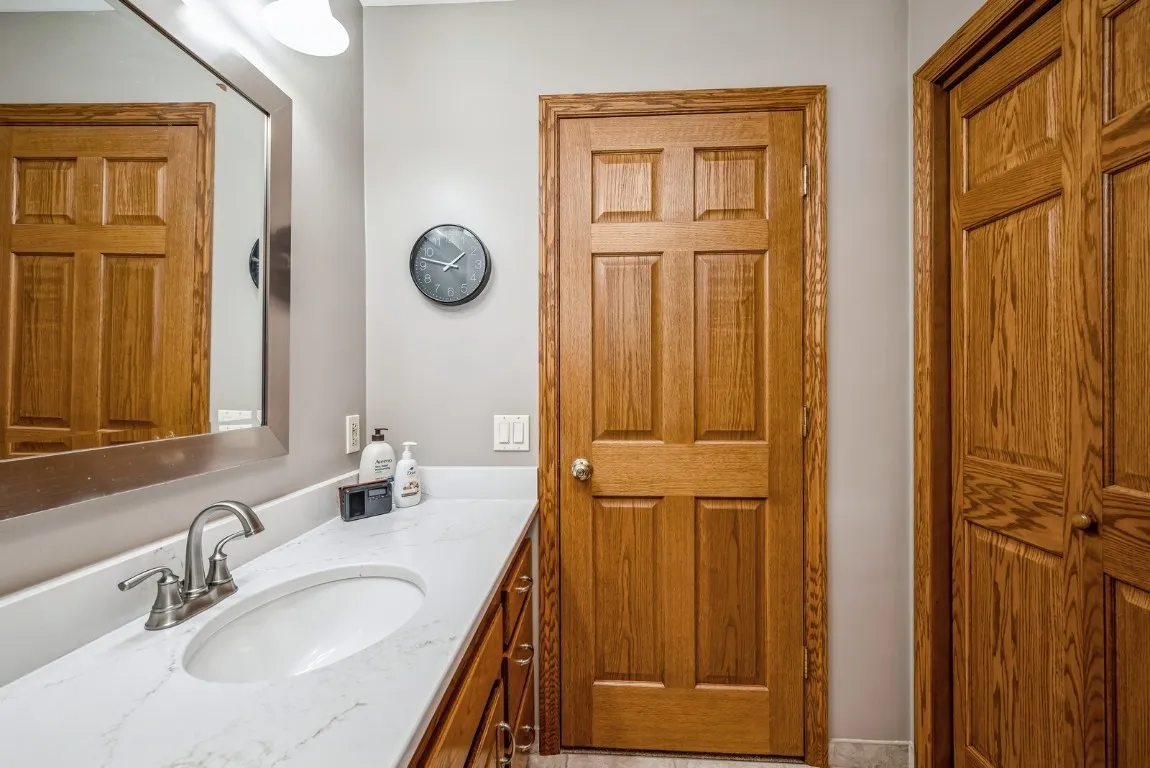 Full Hall Bath