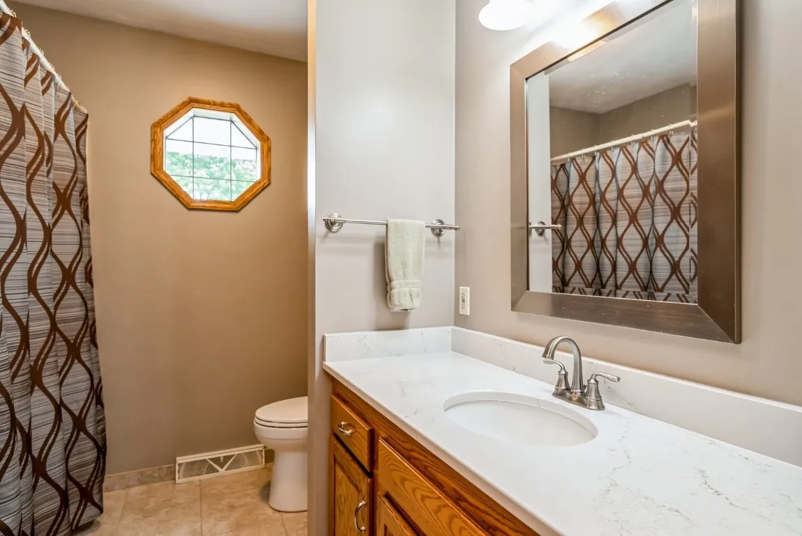 Full Hall Bath