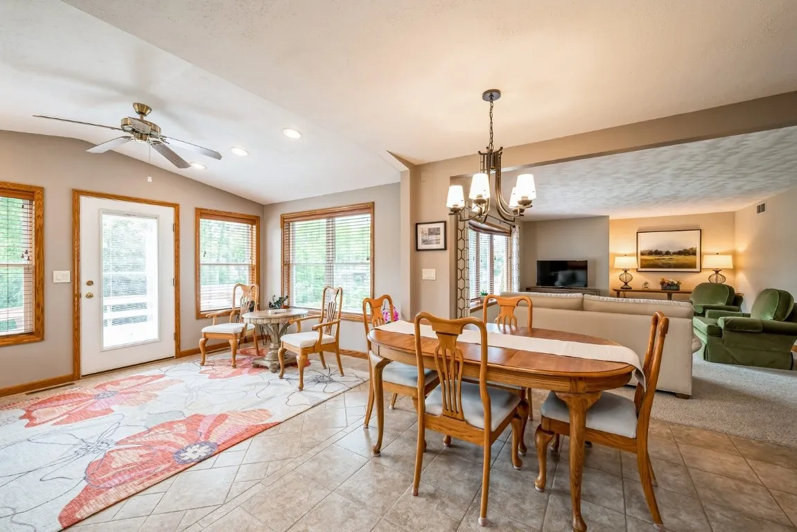 Dining Room/Four Seasons Room