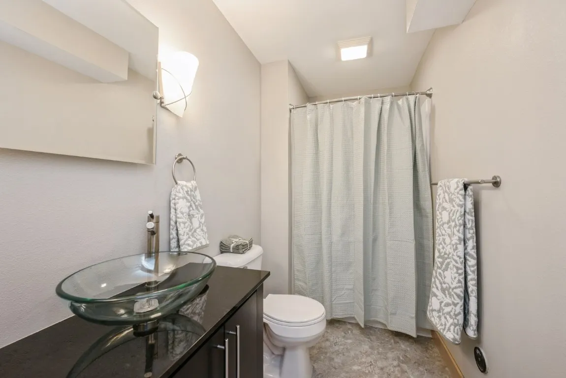 Lower Level Full Bath