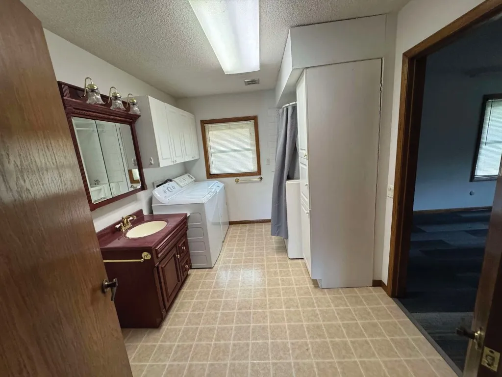 Main-Floor Bathroom