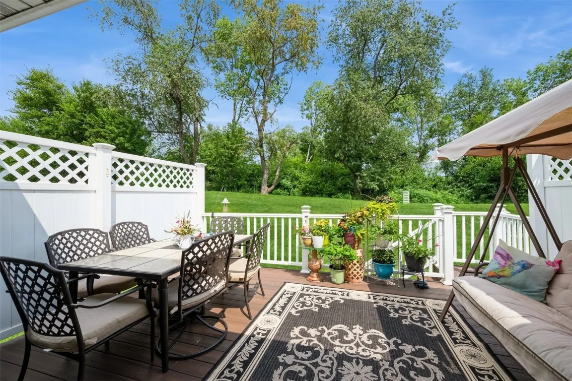 Private deck
