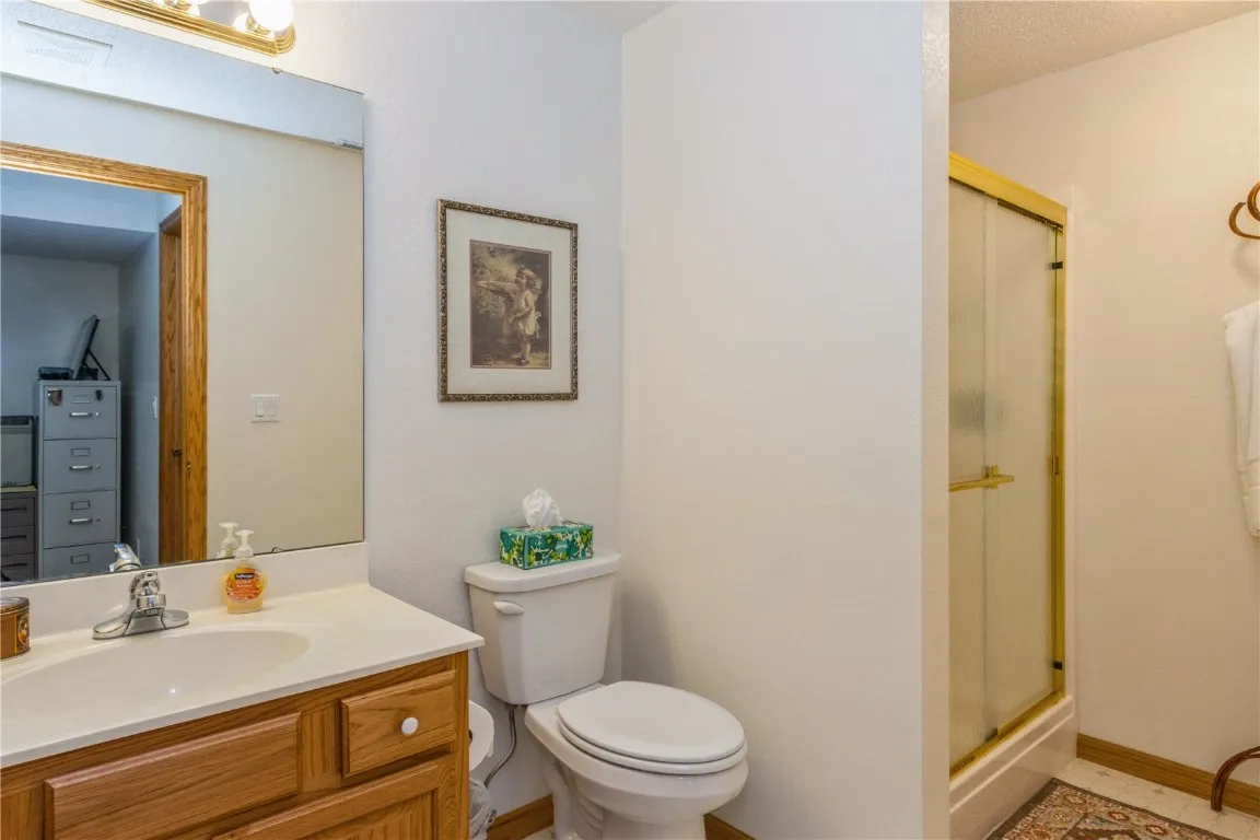 Lower Level Full Bath