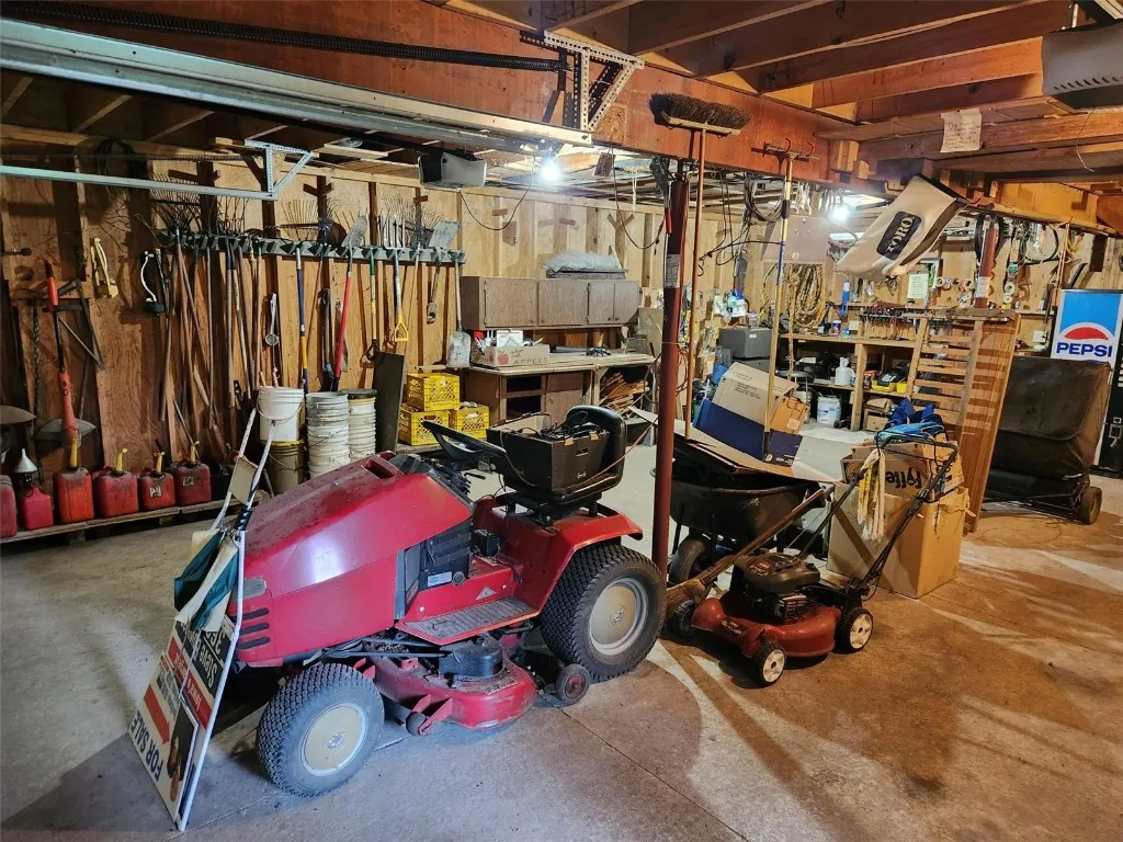 Garage & Workshop