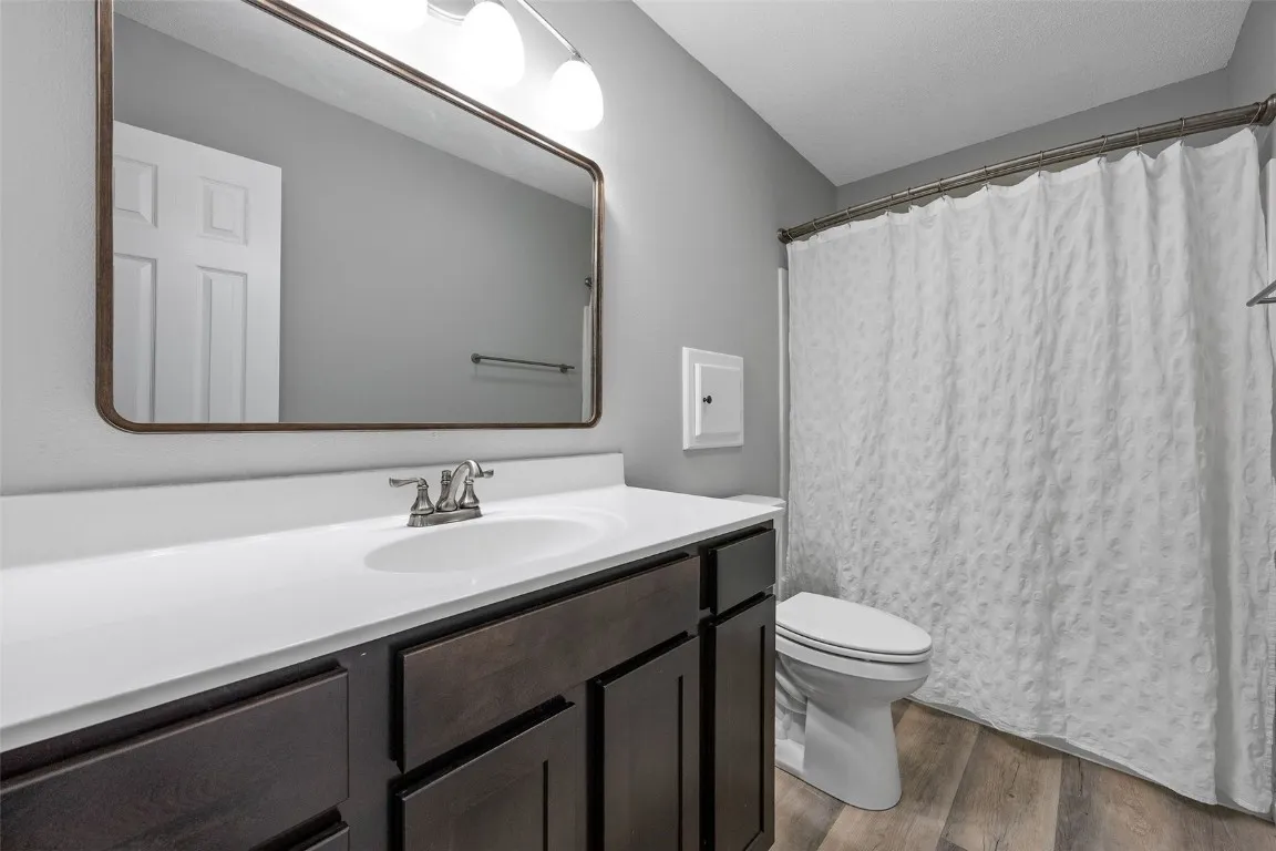 primary bedroom bath