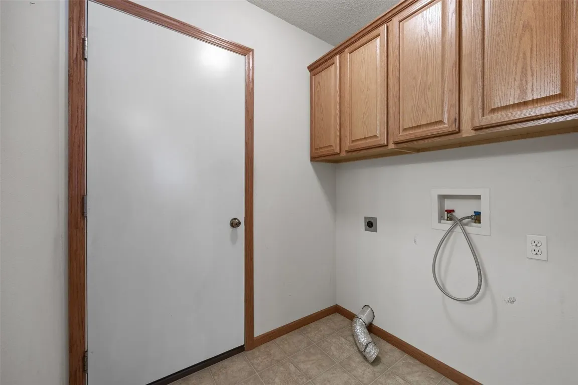 Laundry room on mainfloor.