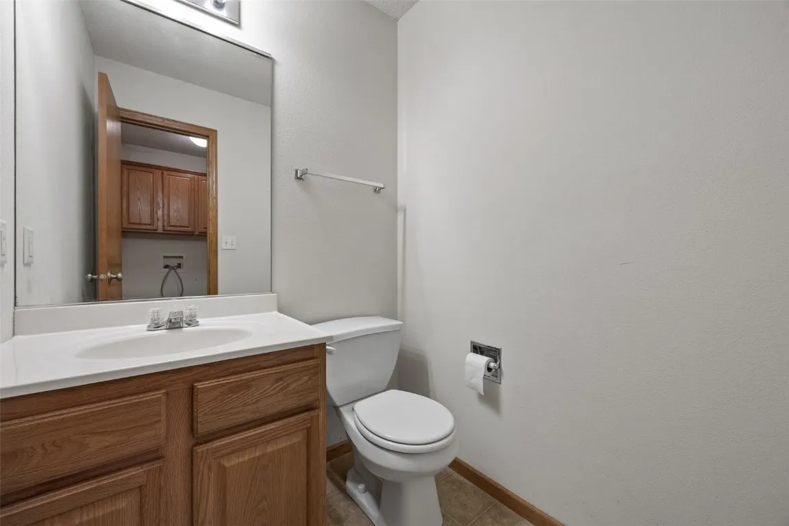 Half bathroom on mainfloor.