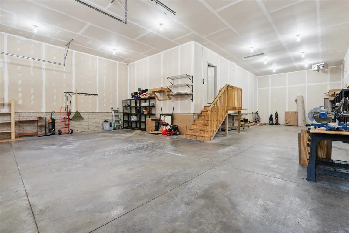 54' tandem stall, 14' ceilings, 8' garage doors
