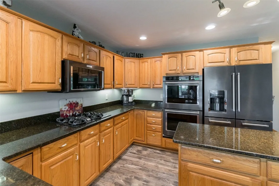 kitchen - newer appliance