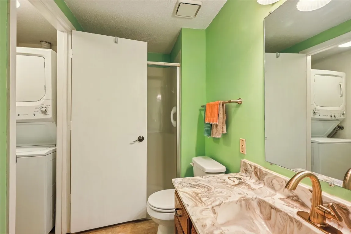 Laundry off 2nd Bath