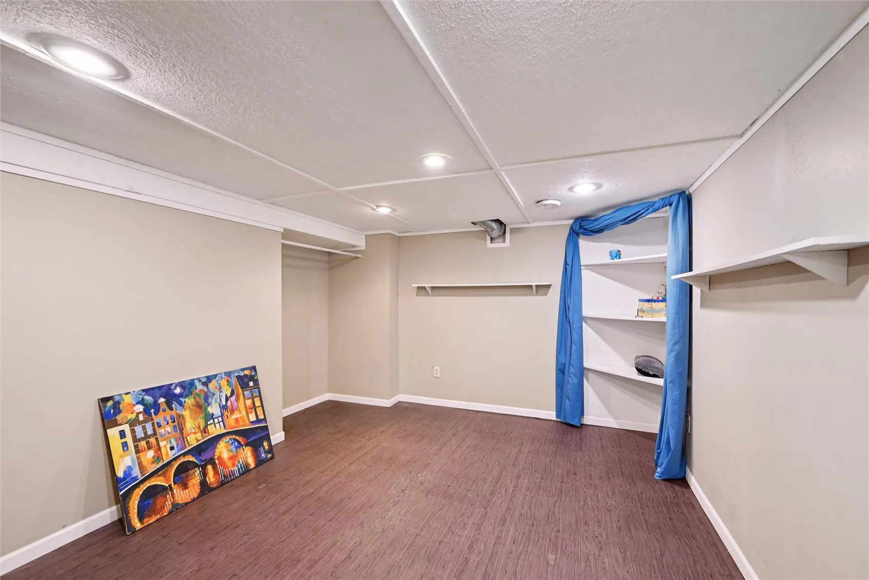 Family/rec space