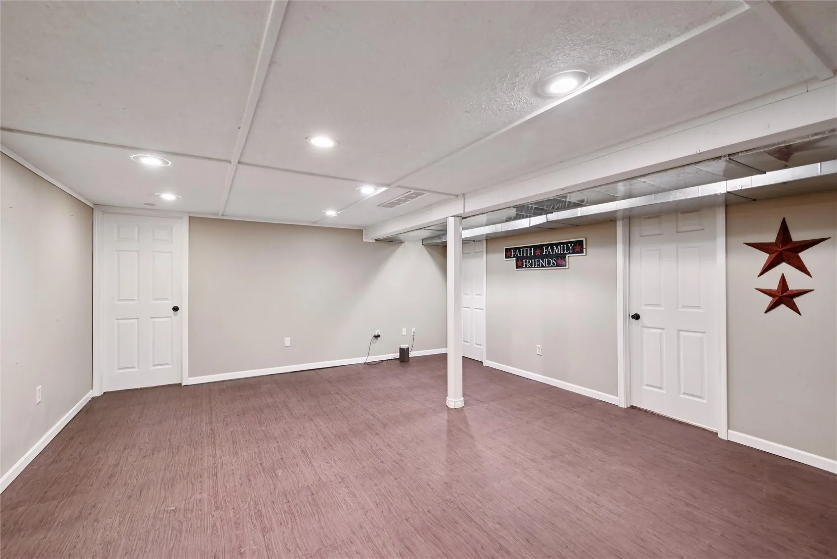 Family/rec space