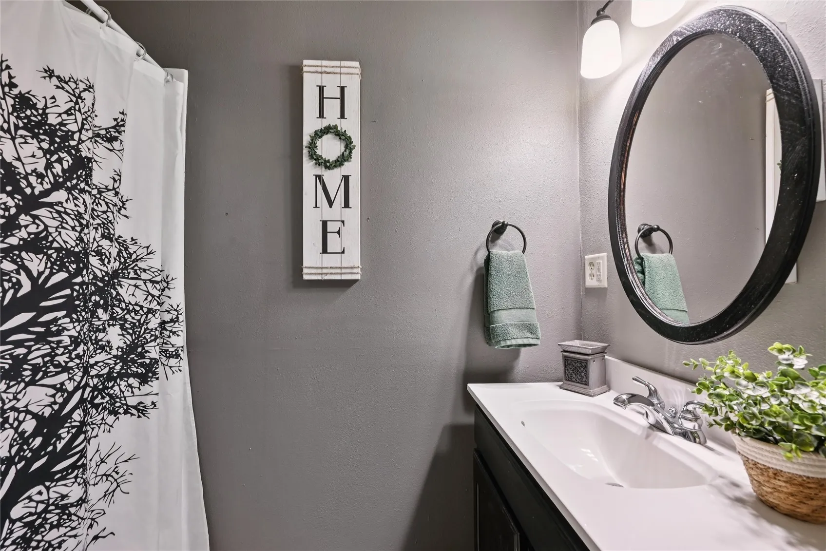 Hallway full bathroom