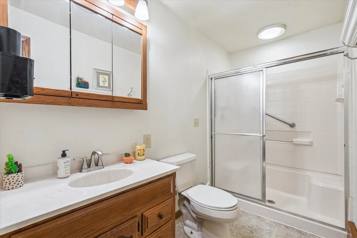 2nd full bath, with walk in shower
