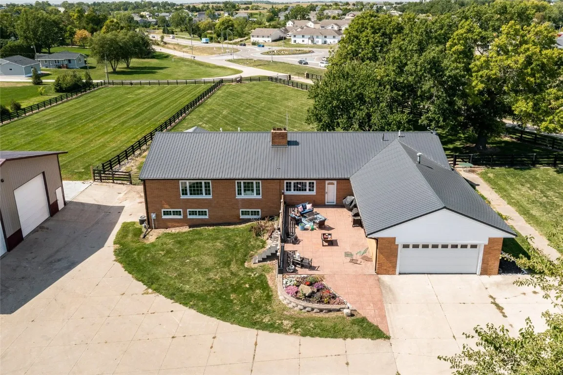 3,278 Sq Ft
