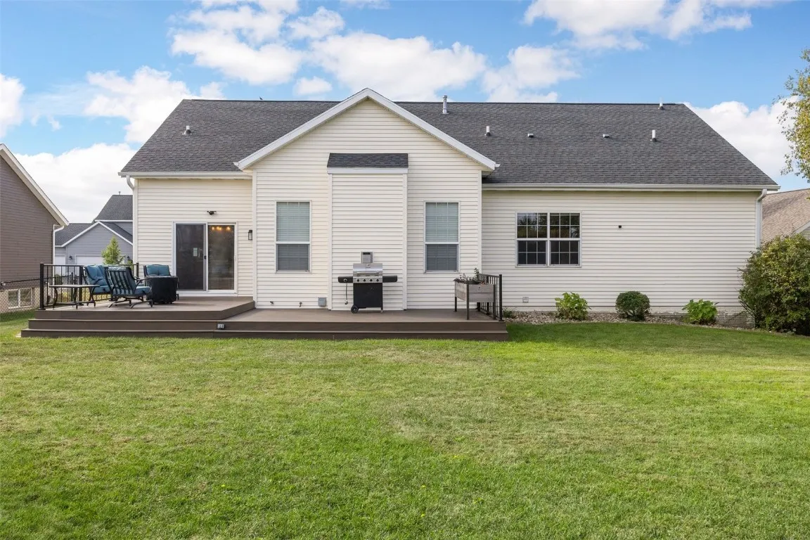 Large maintenance free deck, fully fenced with 2 gates to front, 1 gate to the back