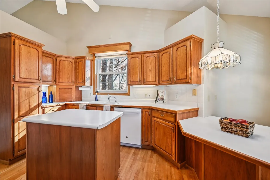 Eat-In Kitchen lends lots of ease!