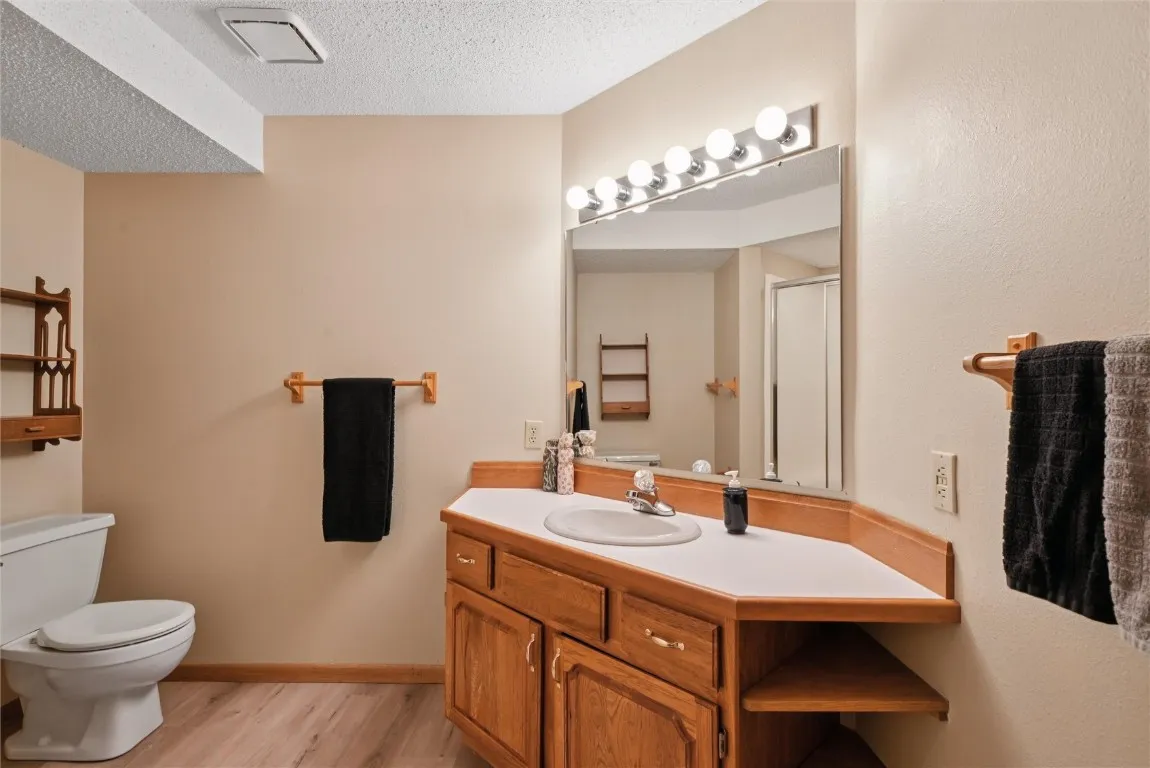 Lower Level Full Bath