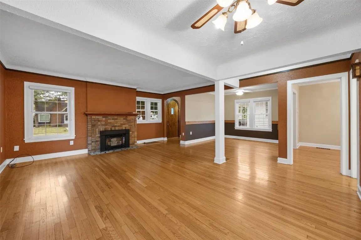 Gas Fireplace, Living Room