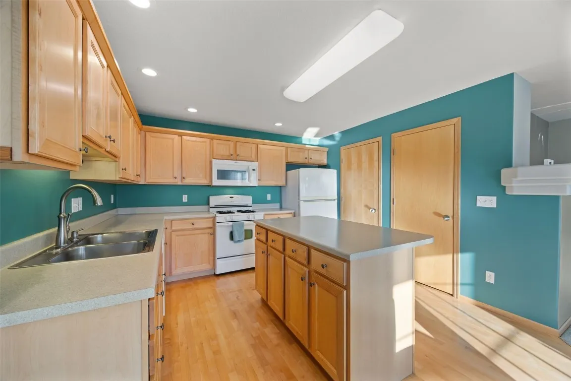 Plenty of natural light into kitchen.