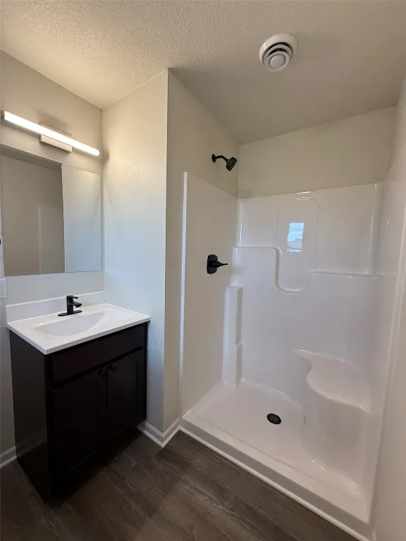 Primary Shower WITH seat