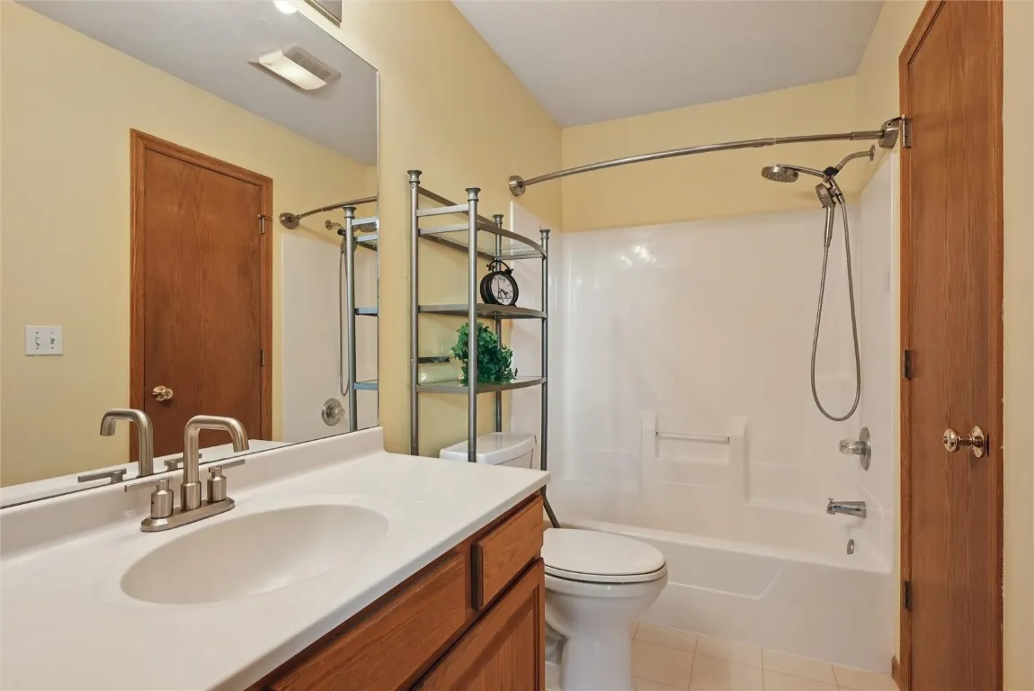 2nd level full bath
