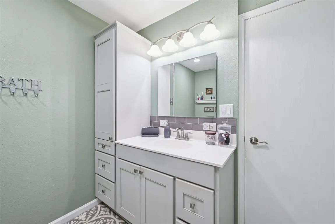 Full hallway bathroom