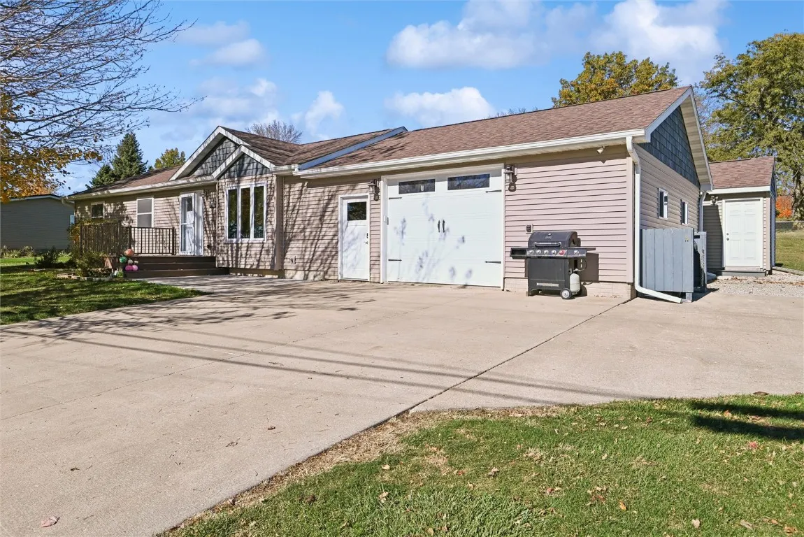 Plenty of parking areas