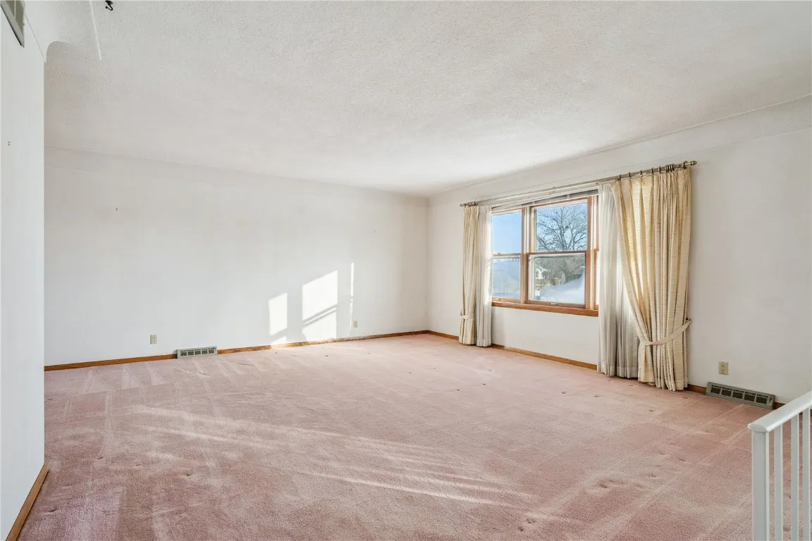 Livingroom when entering upper level.