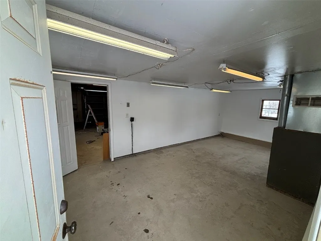 Garage extra room