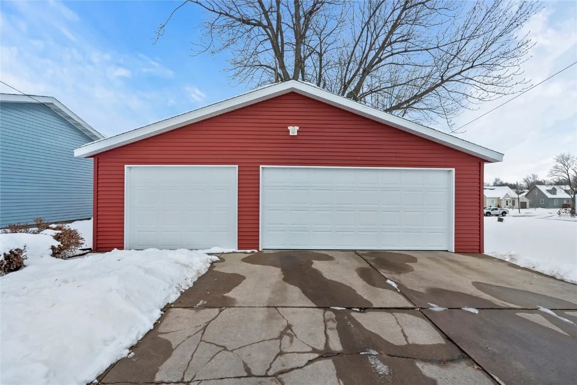 Oversized 3-Car Garage with alley access