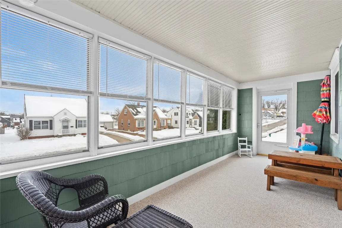 Front Breezeway - 3 Seasons Room