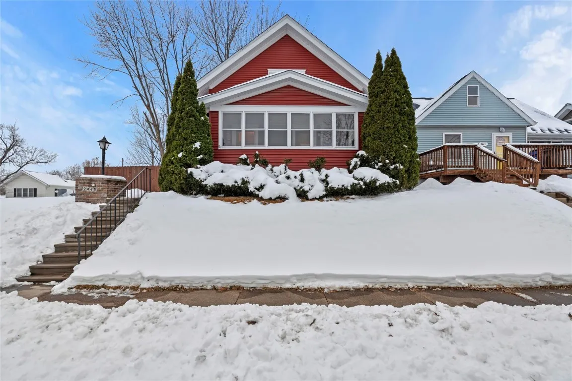 Front View of 2448 2nd St SW Cedar Rapids