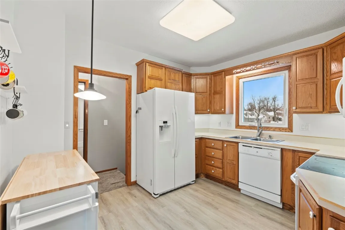 Kitchen - Doorway next to fridge leads to sidedoor of home