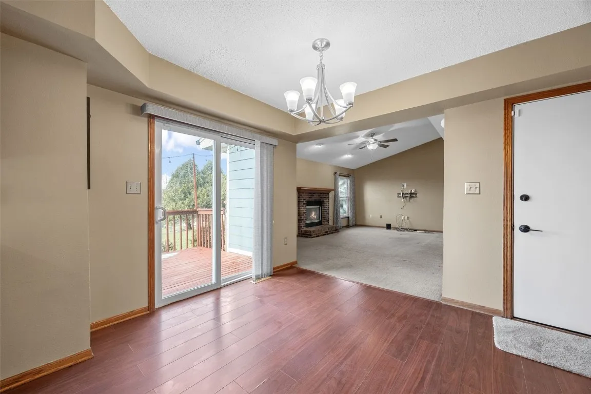 kitchen/dining combo