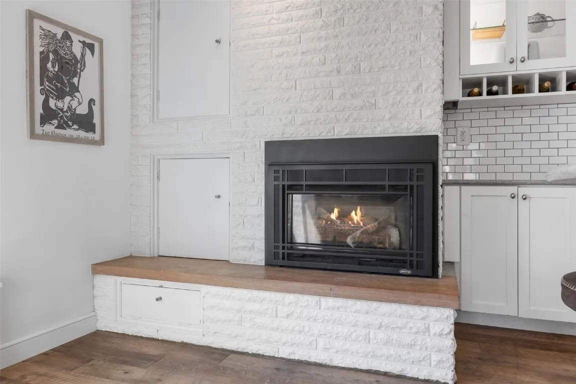 Gas fireplace shared with kitchen and family room
