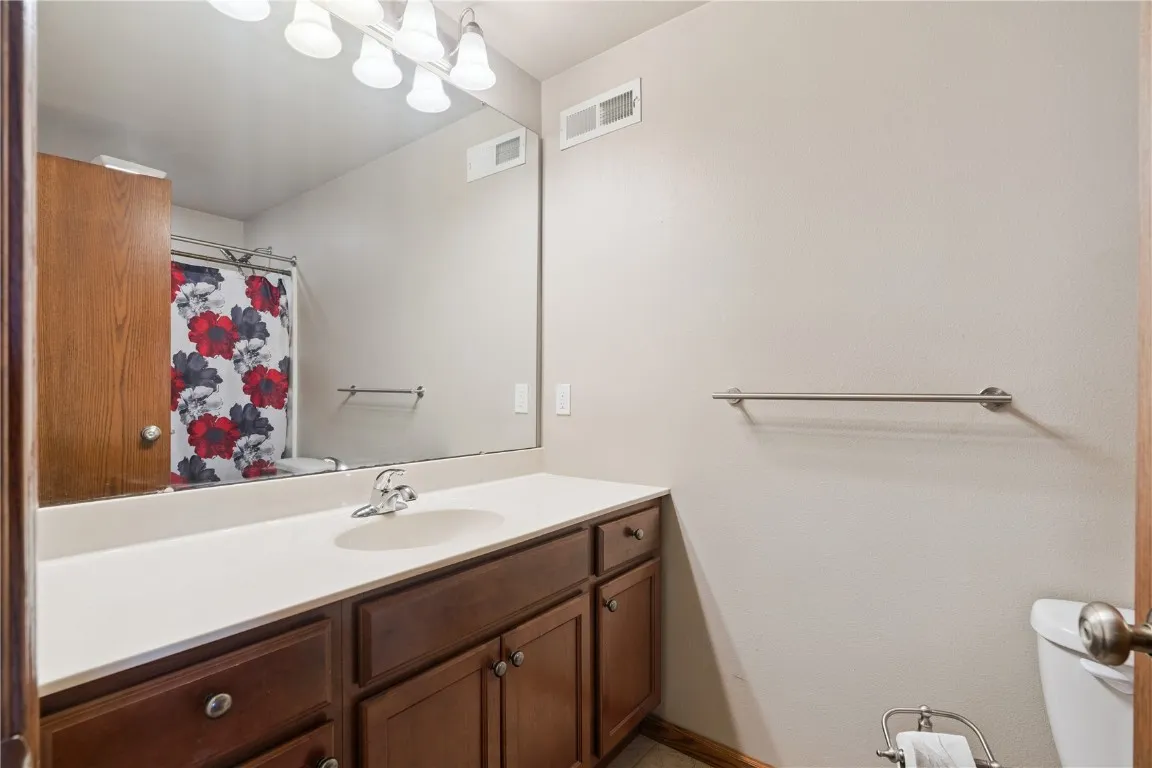 LL Full Bathroom