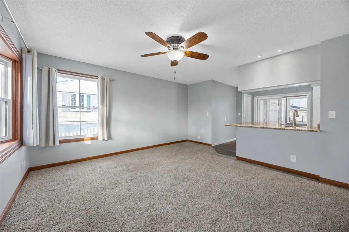 Living room: virtual furniture removal