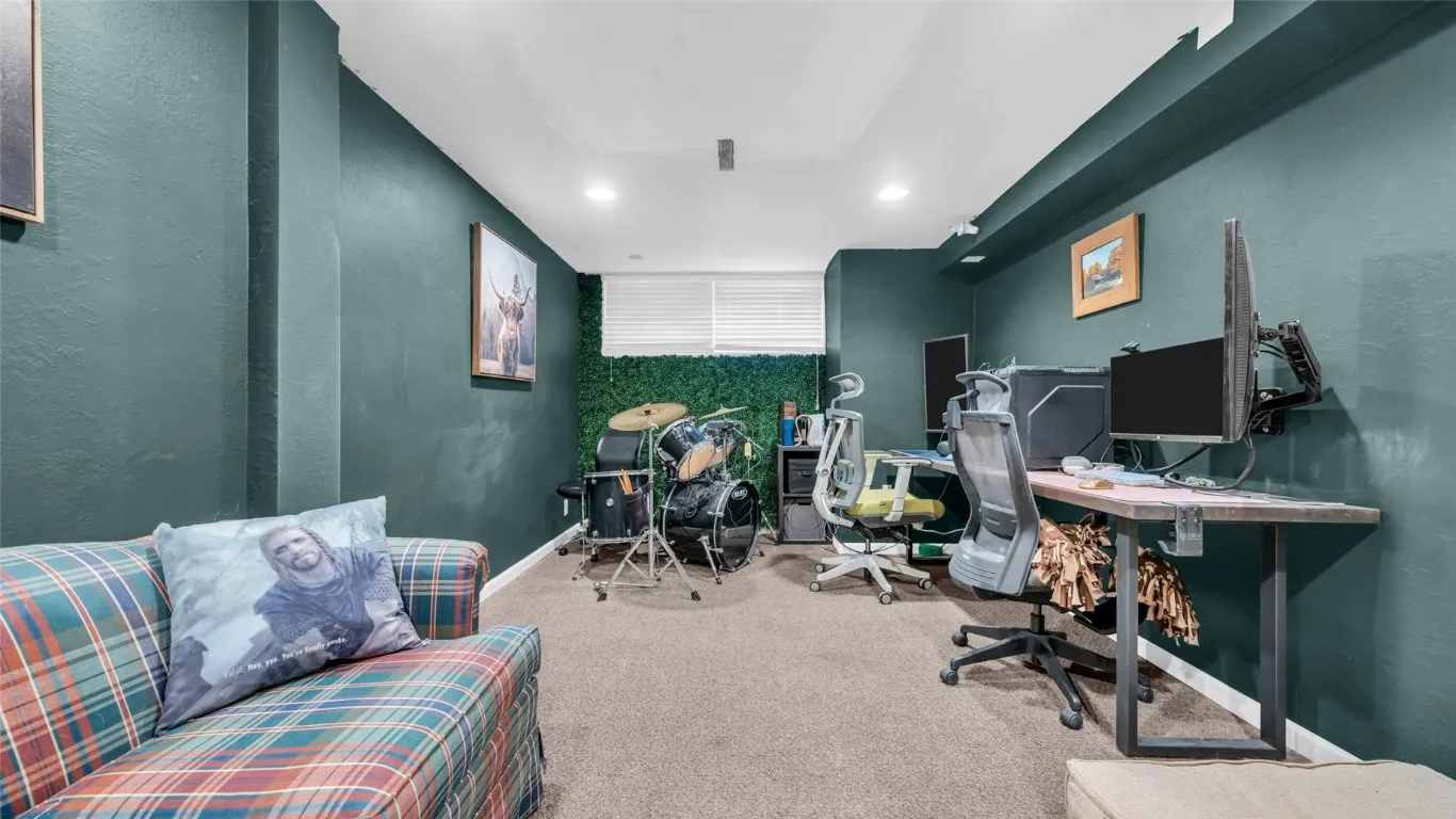 Basement Rec room/4th non-conforming bedroom