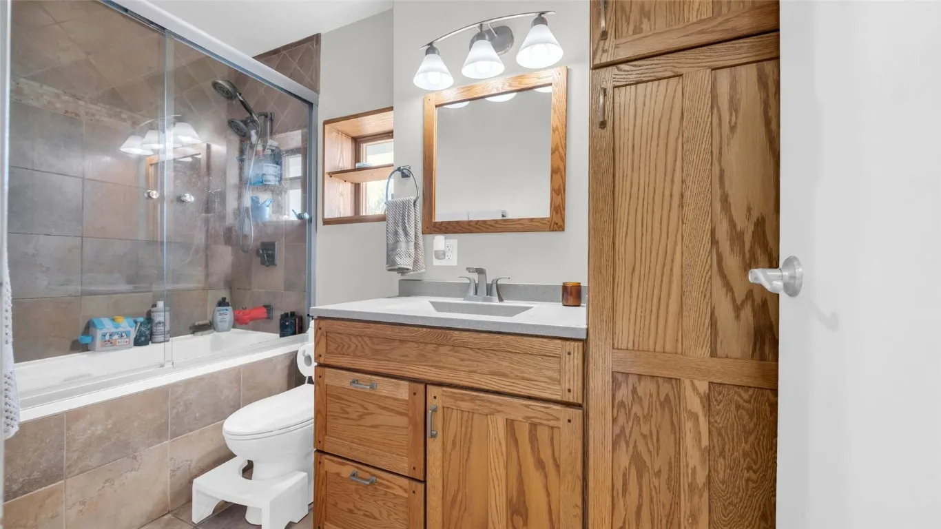 2nd floor full bath