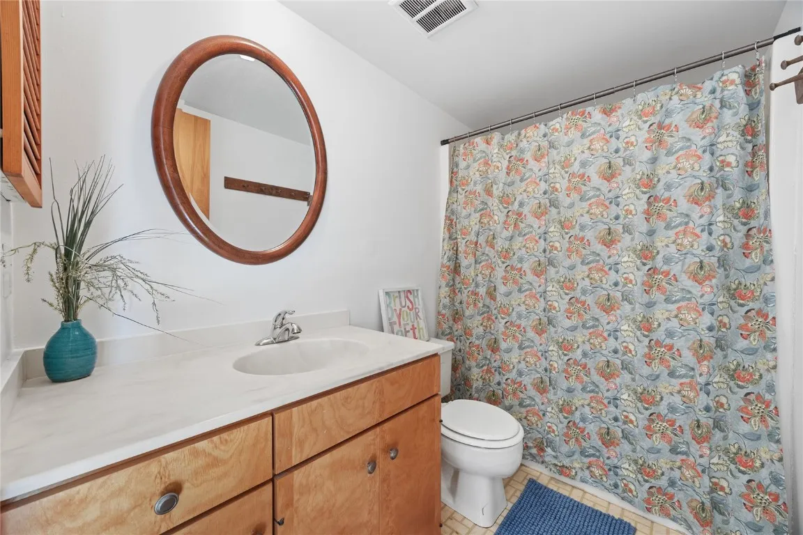 2nd Floor Full Bathroom