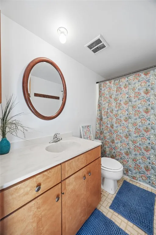 2nd Floor Full Bathroom