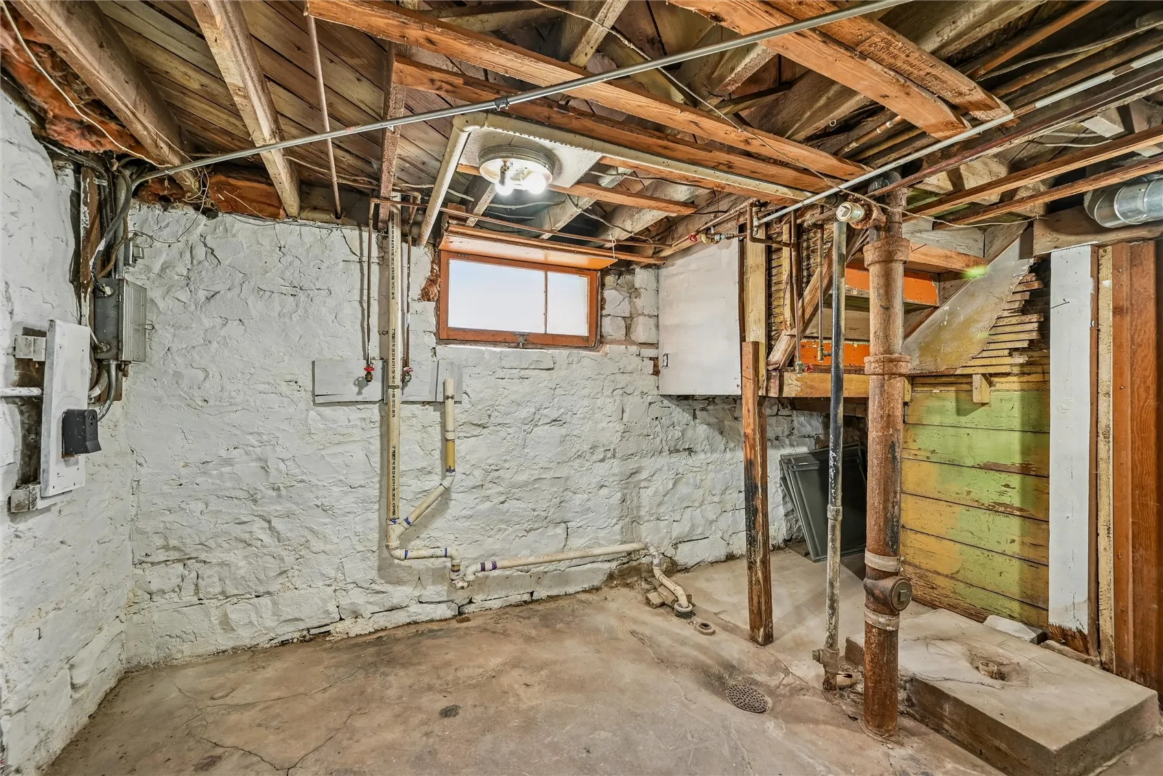 Space for laundry and shower